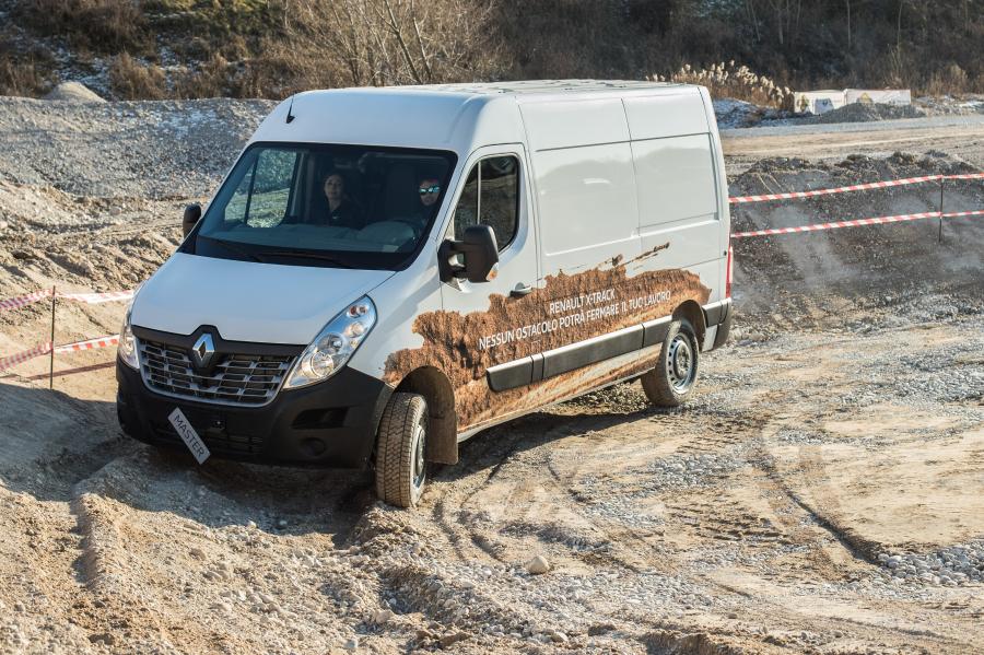  Renault Master X-Track L2H2 2016 года  (фото 14 из 33)